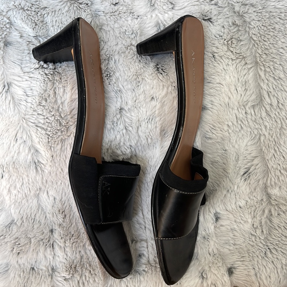 AK Anne Klein black leather/fabric slide